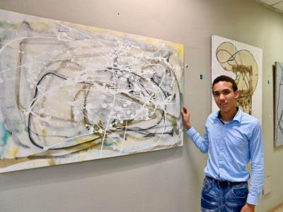 Jonathan Méndez presenta quinta exposición artística en Metro de SD