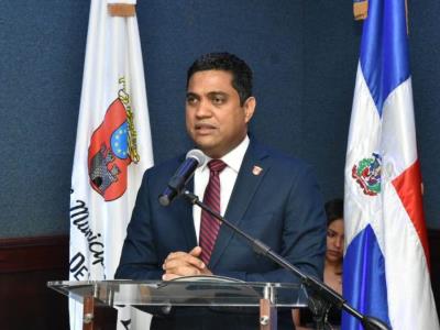 Kelvin Cruz renuncia como alcalde de La Vega