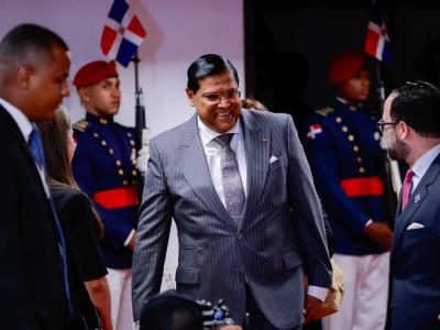 Llega presidente de Surinam para toma de posesión de Abinader