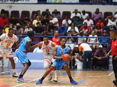 LNB Titanes ponen contra la pared a los Cañeros del Este