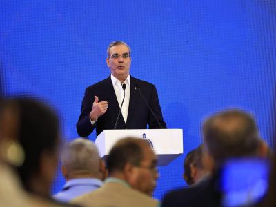 Luis Abinader explica su propuesta para reducir cantidad de diputados