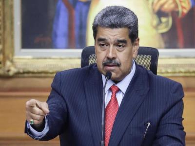 Maduro urge a los poderes del Estado actuar con "mano de hierro"