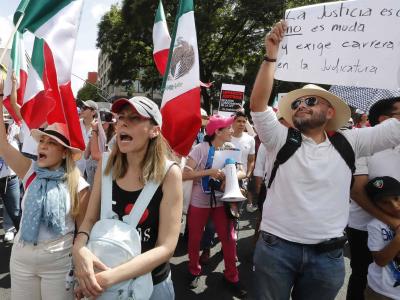 Mexicanos protestan contra reforma al Poder Judicial de Obrador