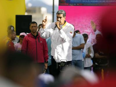 Nicolás Maduro pide a la población eliminar WhatsApp