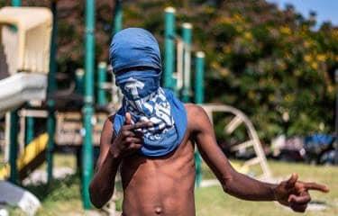 Niños en Haití son atraídos por las bandas haitianas