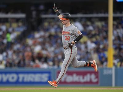 O`Hearn y Urías pegan vuelacercas; Orioles ganan 3-2 sobre Dodgers