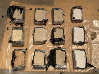 Paquetes hallados osamentas: tres cocaína y los demás con madera
