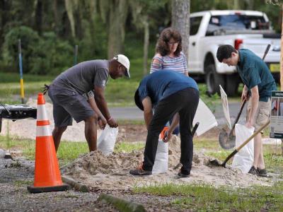 Posibles inundaciones ante paso de tormenta tropical en Florida