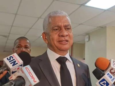 Presidente Senado reduciría diputados en Reforma Constitucional