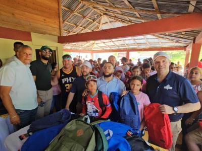 Puerto Plata: Basílica Medical y Fundación Bartolo Colón dan mochilas