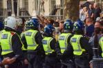 Siete detenidos en Inglaterra por disturbios tras apuñalamiento de niños