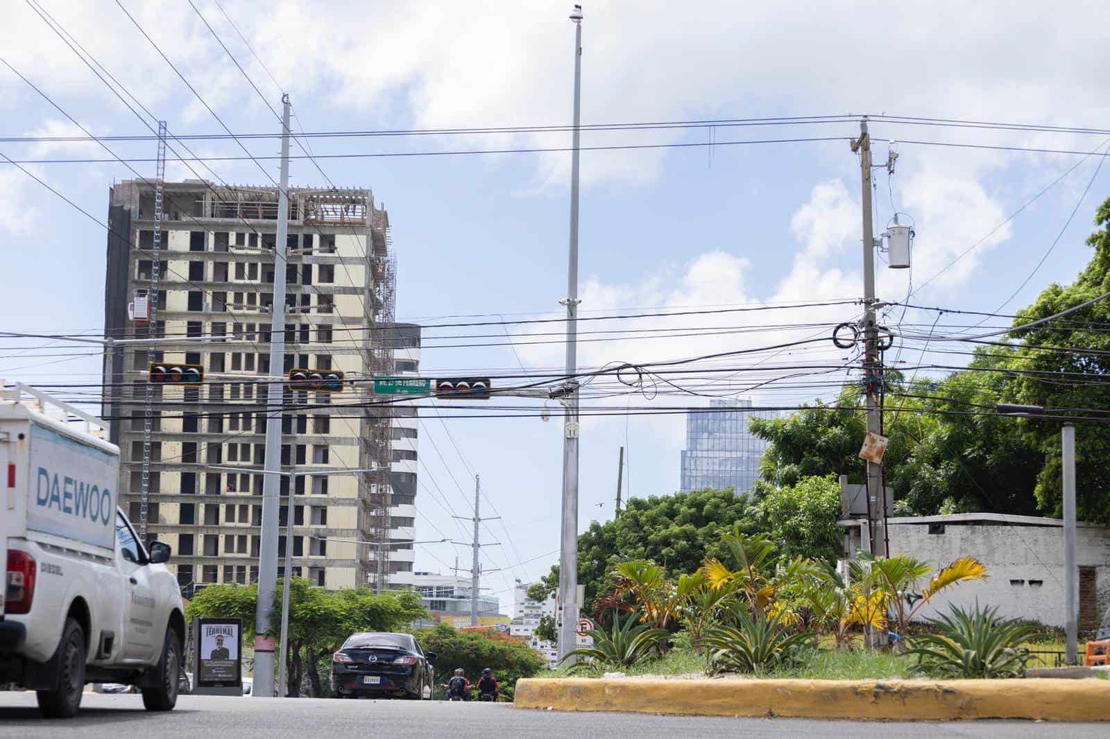 Semáforos de la avenida 27 de Febrero esquina José Núñez de Cáceres.