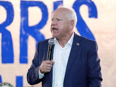 Tim Walz es confirmado como candidato demócrata a vicepresidente