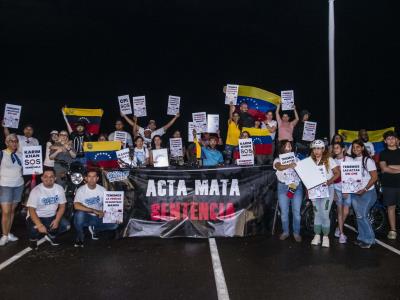 Venezolanos en RD se manifiestan en reclamo de actas electorales