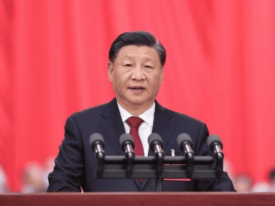 Xi Jinping pide que Pekín y Londres refuercen su diálogo