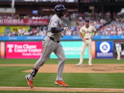 Yordan Álvarez batea 3 jonrones y Astros vapulean a Filis