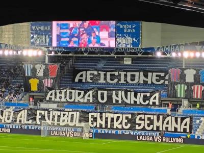 Alavés gana 2-1 a Sevilla, fanáticos protestan por juegos día viernes