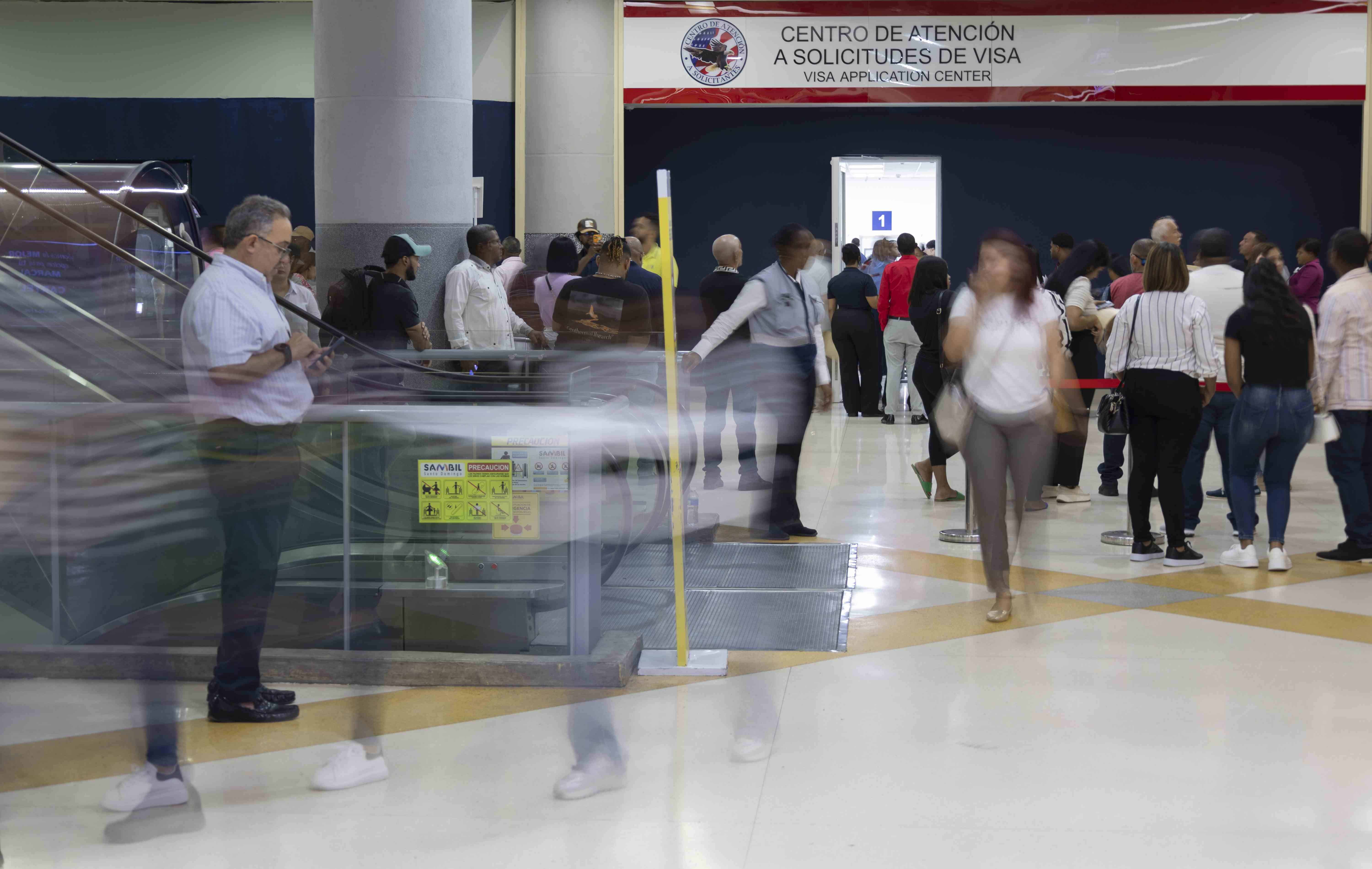 Ambiente a las afueras del VAC en Sambil. 