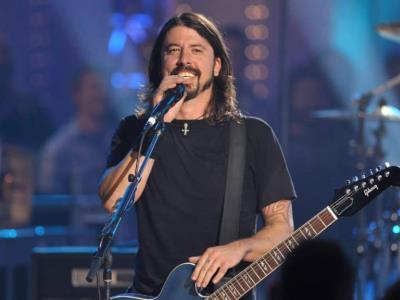 Cantante de Foo Fighters tiene un bebé fuera de su matrimonio