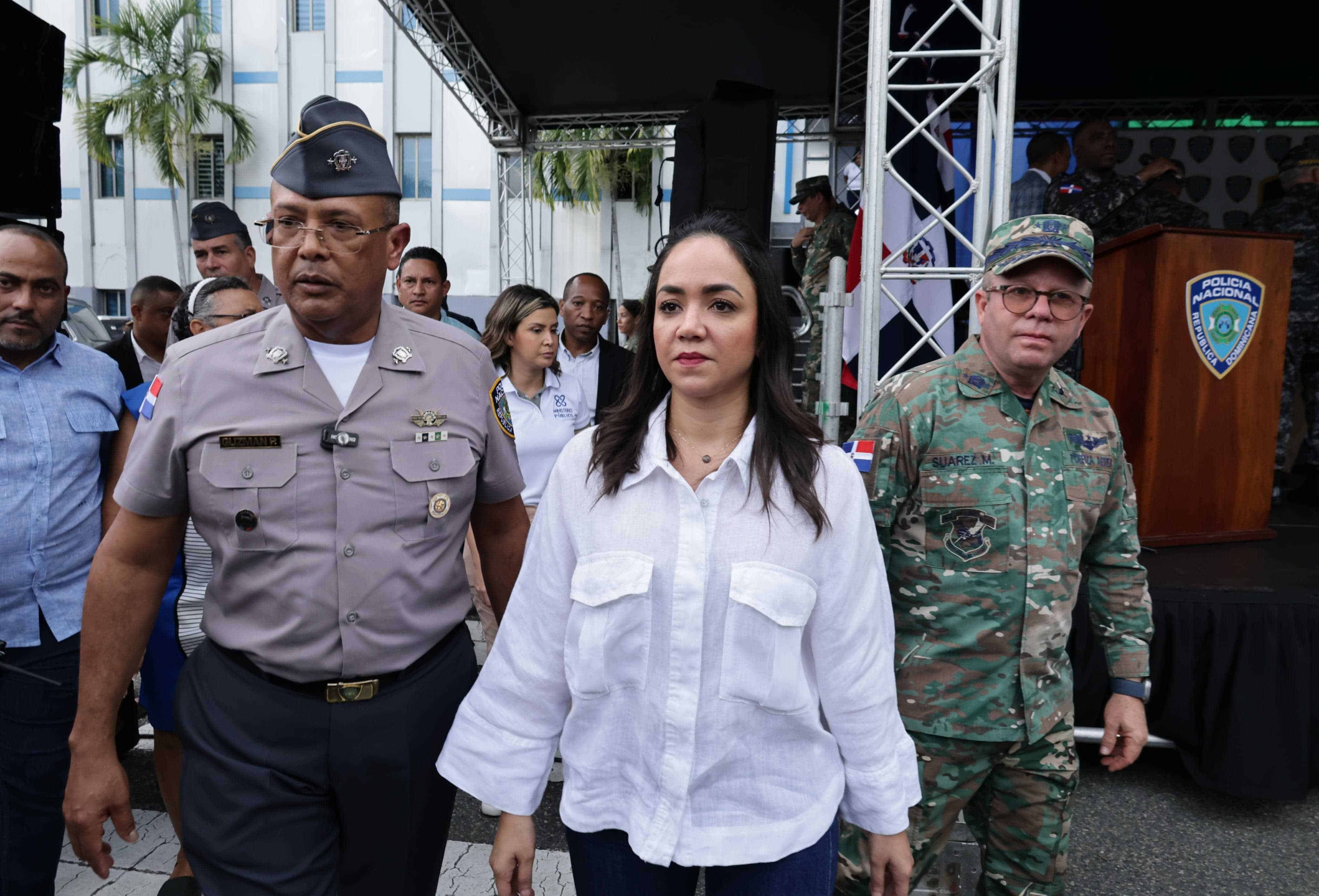 El director de la Policía, Ramón Antonio Guzmán Peralta, la ministra de Interior, Faride Raful y el jefe de la Fuerza Aárea, Floreal Tarciso Suárez Martínez.