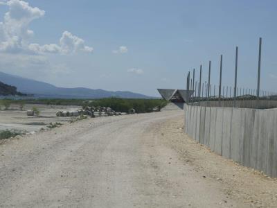 Gobierno seguirá construcción de muro en frontera domínico haitiana