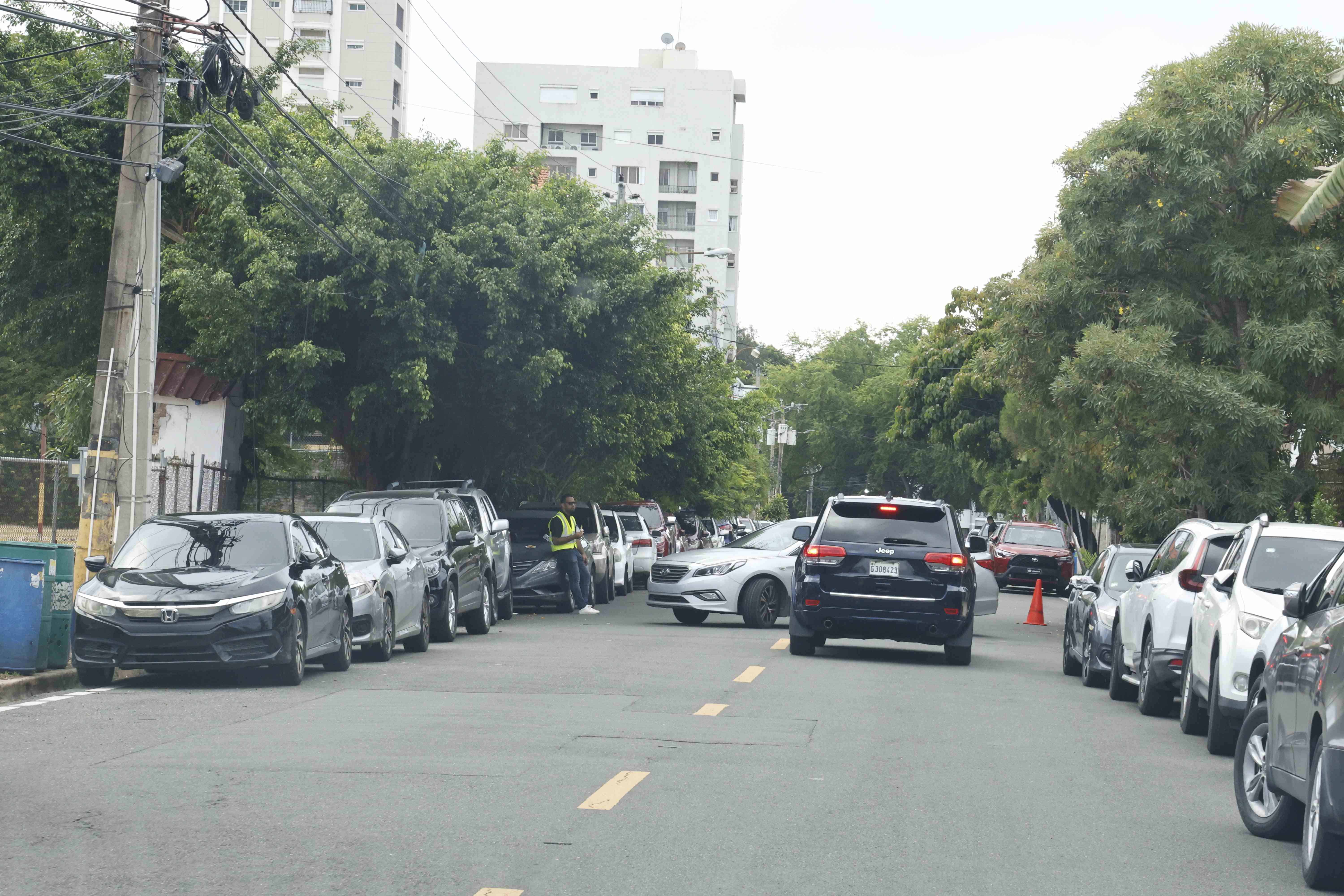 Se estacionan en ambos lados de las calles 