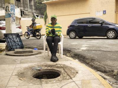 Imbornales sin mantenimiento en la calle Tejada Florentino