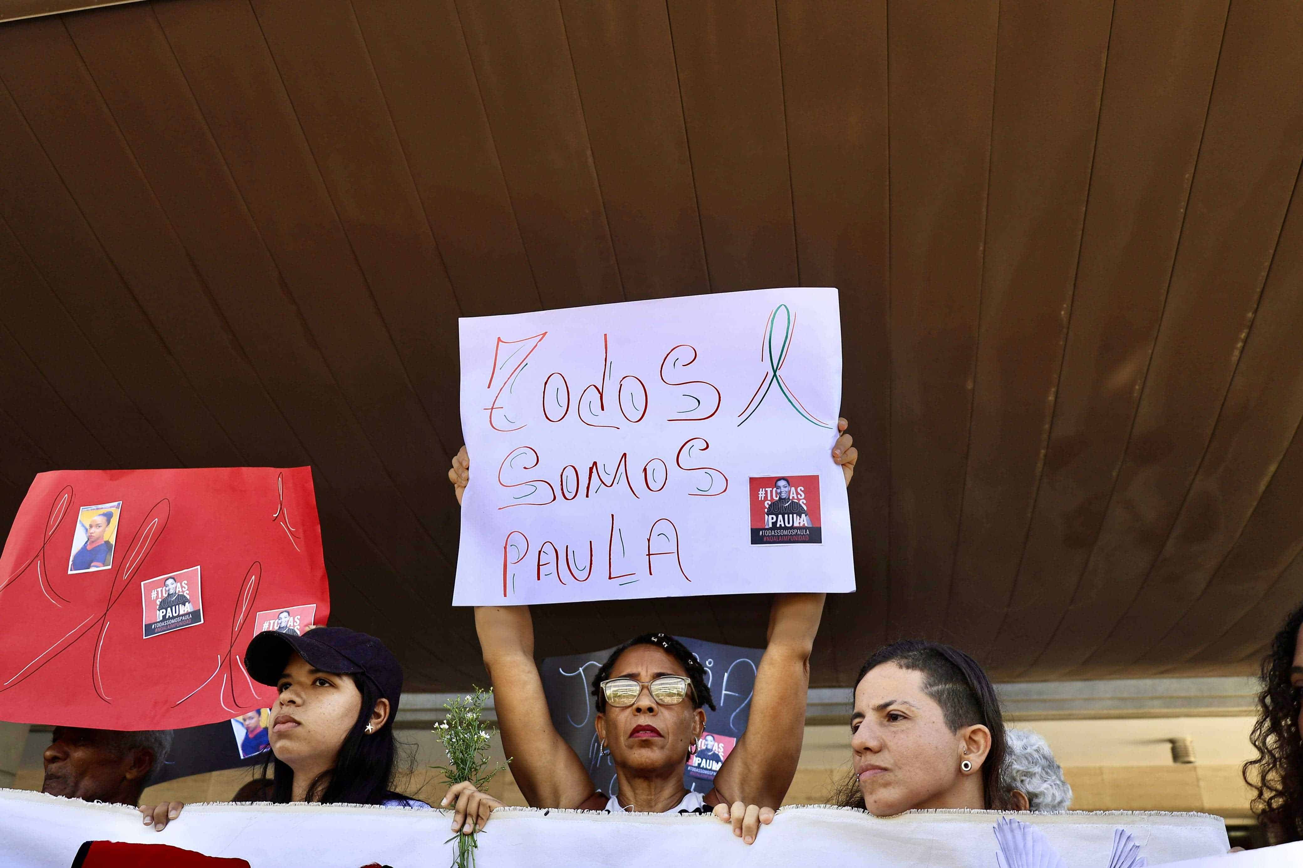 Mujer clama justicia por Paula Santana.