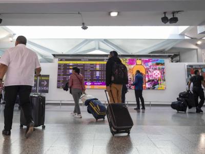 Joyas, abrigos y celulares: los objetos más perdidos en aeropuertos