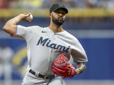 MLB: Alcántara, trabaja en 1ra práctica de bateo desde Tommy John