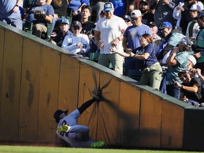 MLB:Soto choca contra pared pero sigue en el partido