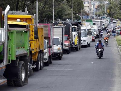 Paro de camioneros pone a prueba al gobierno de Gustavo Petro