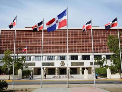 Senado declaró de urgencia y aprobó reforma a la Constitución