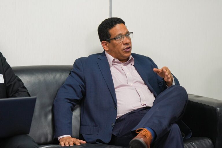 Carlos Pimentel asume dirección de Alianzas Público-Privadas y mantendrá rol honorífico en Compras Públicas