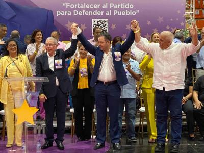 Danilo Medina sigue como presidente del PLD