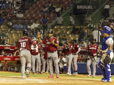 Gigantes se estrenan y mandan al Licey al sótano