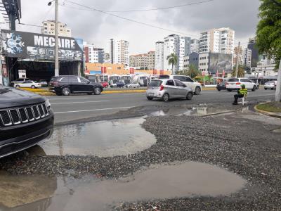 Intersección caótica en la avenida Winston Churchill