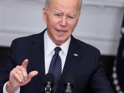 Joe Biden celebra el fin de la huelga de estibadores