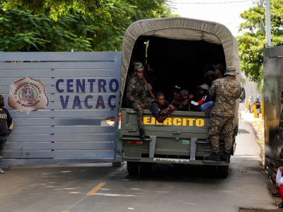 Jóvenes detenidos por circular sin documentos en jornada de Migración