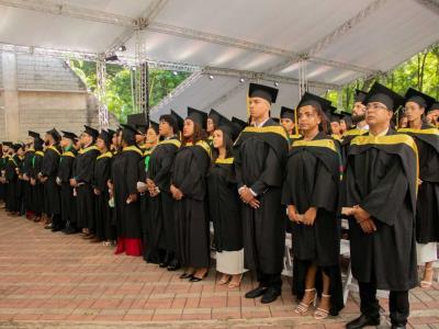 La Universidad Central del Este gradúa 579 nuevos profesionales