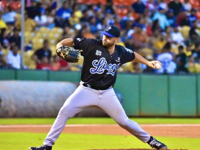 LIDOM Licey blanquea a las Aguilas en el estadio Cibao