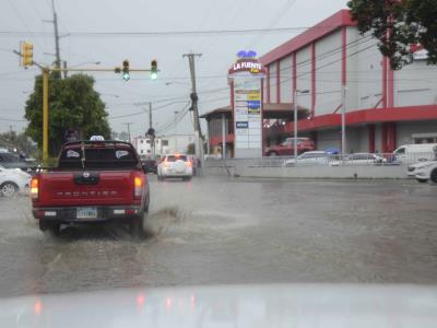 Lluvias en Santiago causan estragos por segundo día