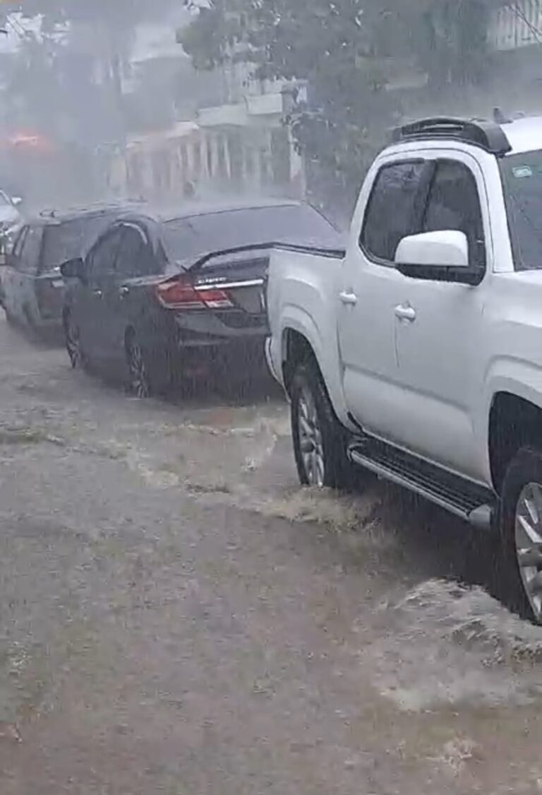 Lluvias intensas causan inundaciones en Santiago de los Caballeros