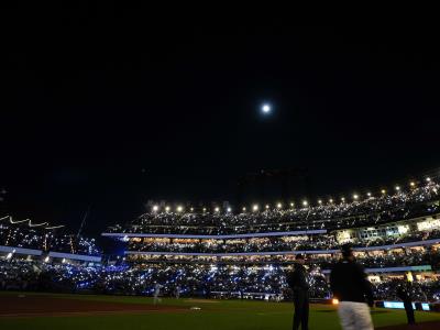 Mets dan un espectáculo de luces a sus aficionados en el Citi Field