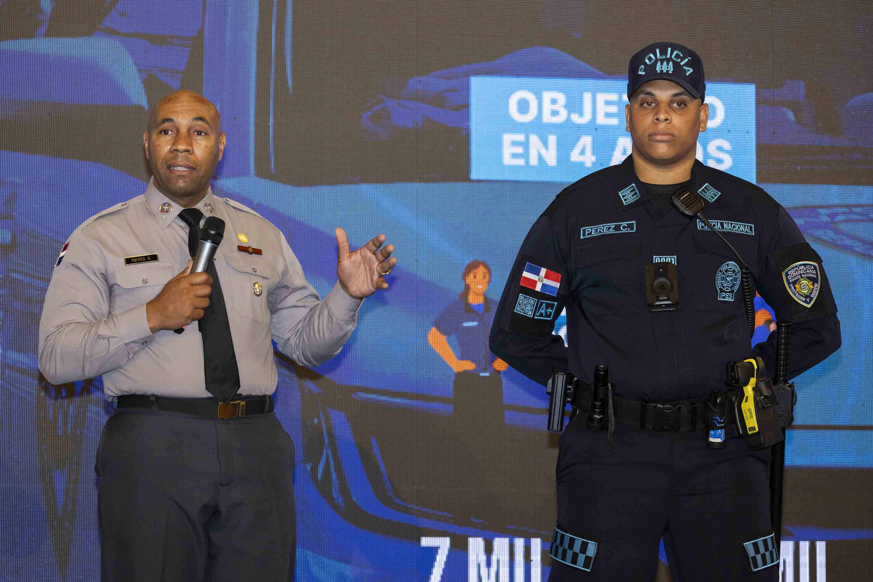 Presentación en La Semanal de los nuevos uniformes policiales (14/10/2024).