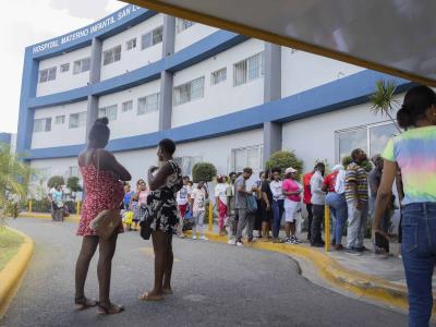 Parturientas haitianas siguen visitando la Maternidad de Los Mina