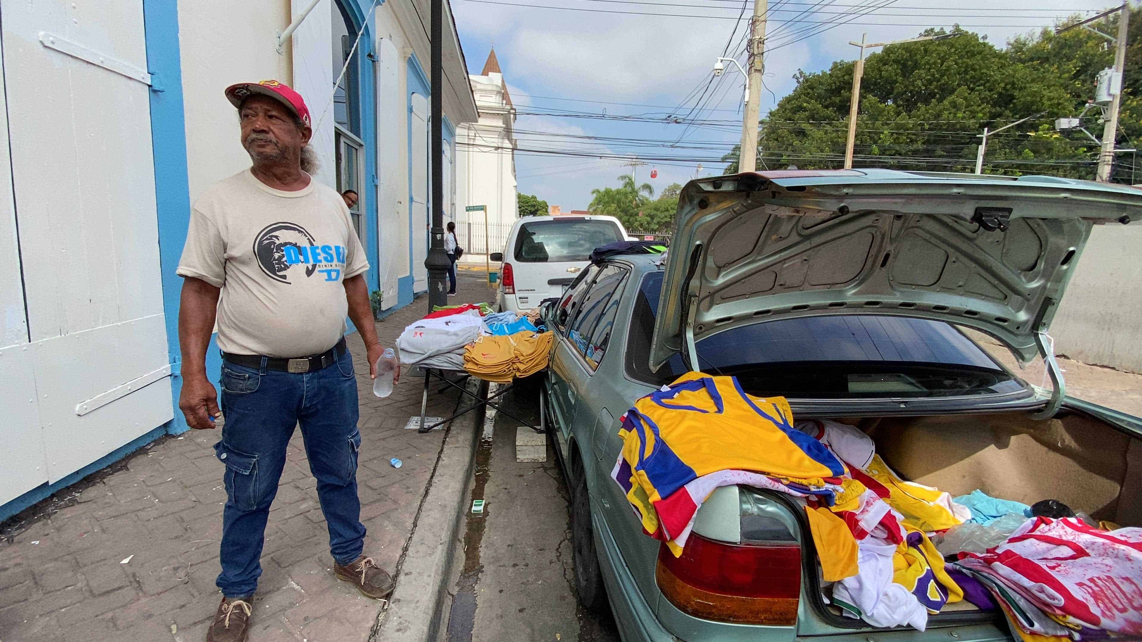 Comerciante de Santiago dice que las ventas escasean debido a que los principales clientes son ciudadanos haitianos. 