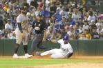 El Licey volvió a blanquear a unas Águilas que miran al resto desde la lona y no despegan
