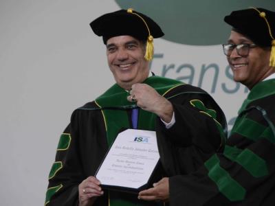 Abinader recibe doctorado Honoris Causa de la Universidad ISA