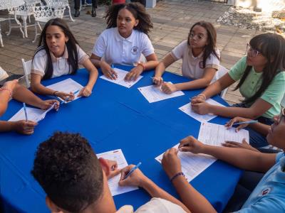 Alumnos participan en olimpiadas sobre la Constitución